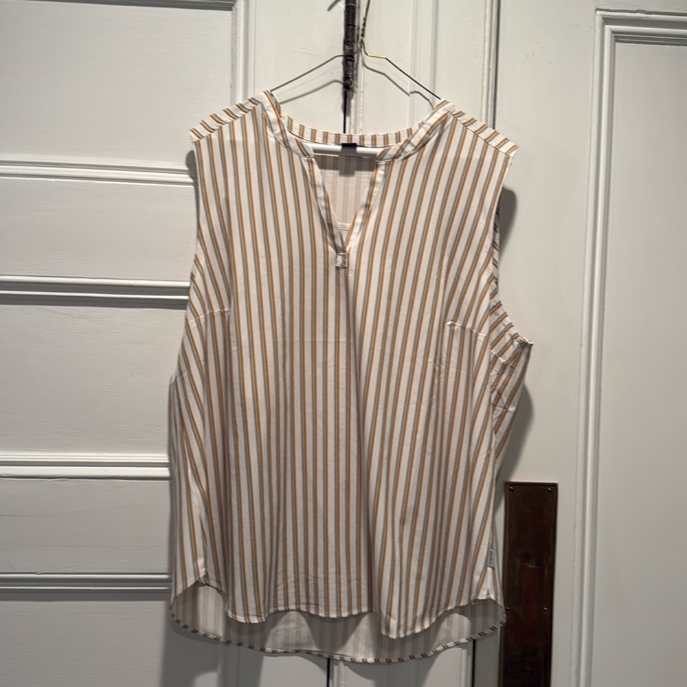 Eddie Bauer Women’s Lightweight sleeveless poly/spandex striped shell, XL